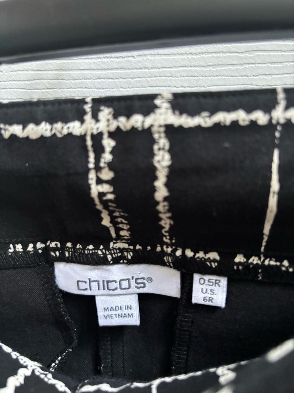 Chicos Brigitte Plaid Slim Ankle Pants In Black & White, Size .5 (6), NWOT - Picture 5 of 7